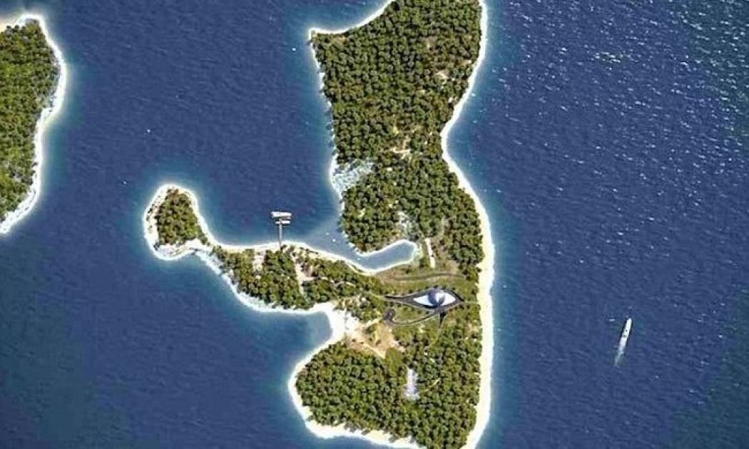 Σε ποια σταρ θα γίνει δώρο το συγκεκριμένο «μάτι»;