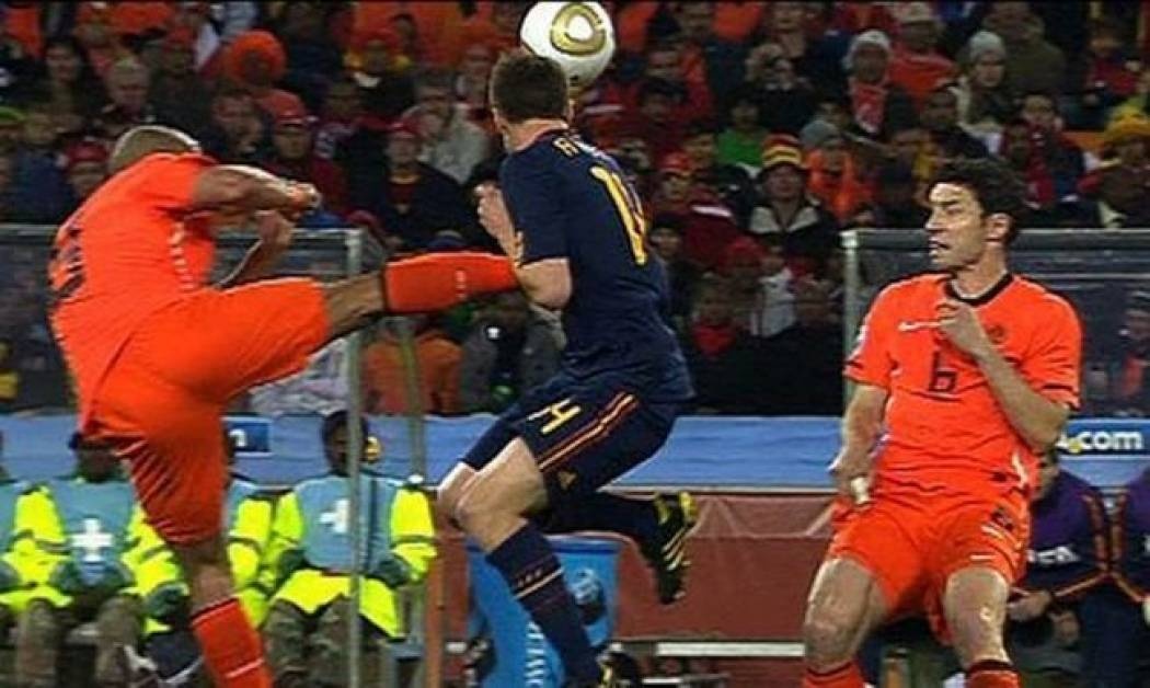 Το ποδόσφαιρο και οι… καρατιές