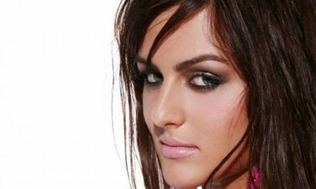 Στάζει… μέλι η Μελλή