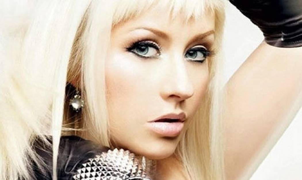 Video: Η Christina Aguilera στέλνει ευχές στους θαυμαστές της