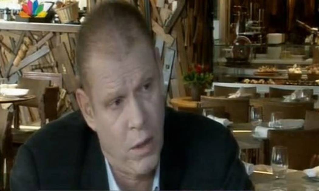 Ο Τζώνη Καλημέρης σχολιάζει τα τηλεοπτικά πρόσωπα (video)