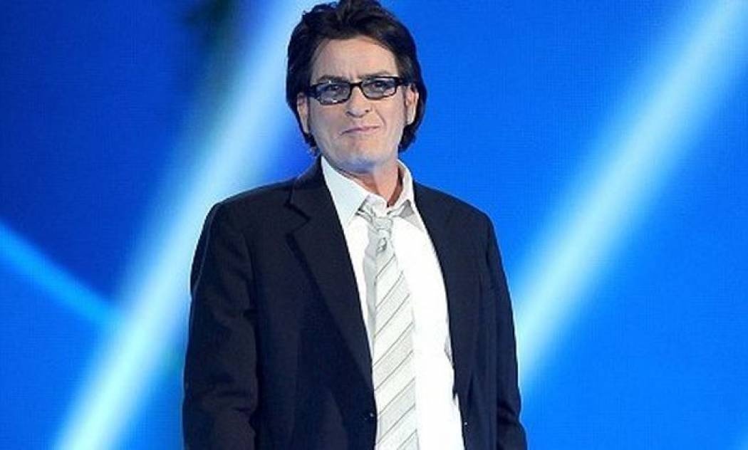 Γιατί «κράσαρε» το κινητό του Charlie Sheen