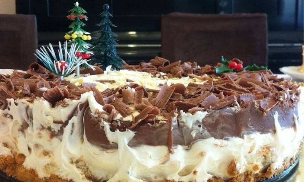 Ποια παρουσιάστρια έσβησε κεράκια σε αυτή την τούρτα;