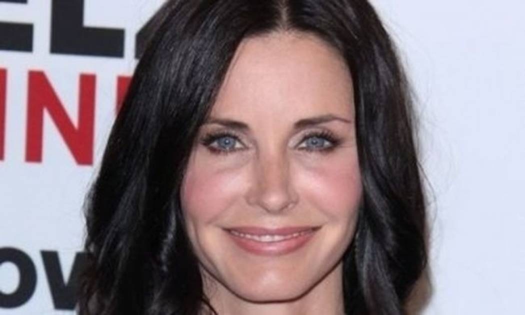 H Courteney Cox πουλάει το υπερπολυτελές σπίτι της (και μας το δείχνει)