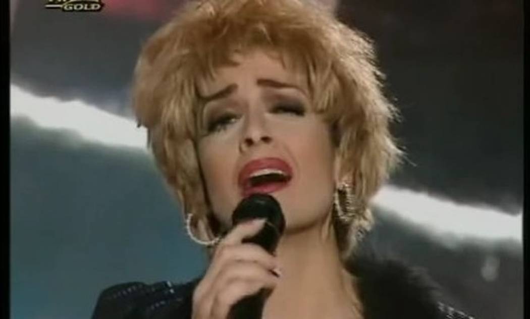 Πάει το μυαλό σας ποια συνάδελφό της μιμείται η Άννα Βίσση;