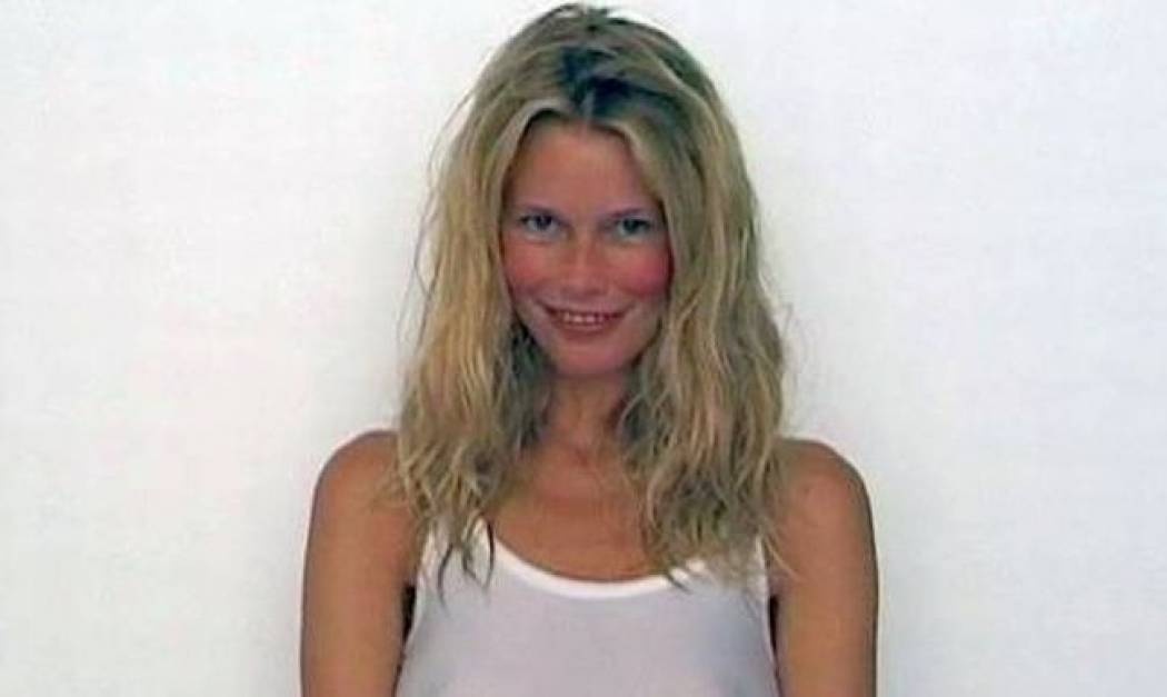 Απίστευτο βίντεο με διάφανη Claudia Schiffer