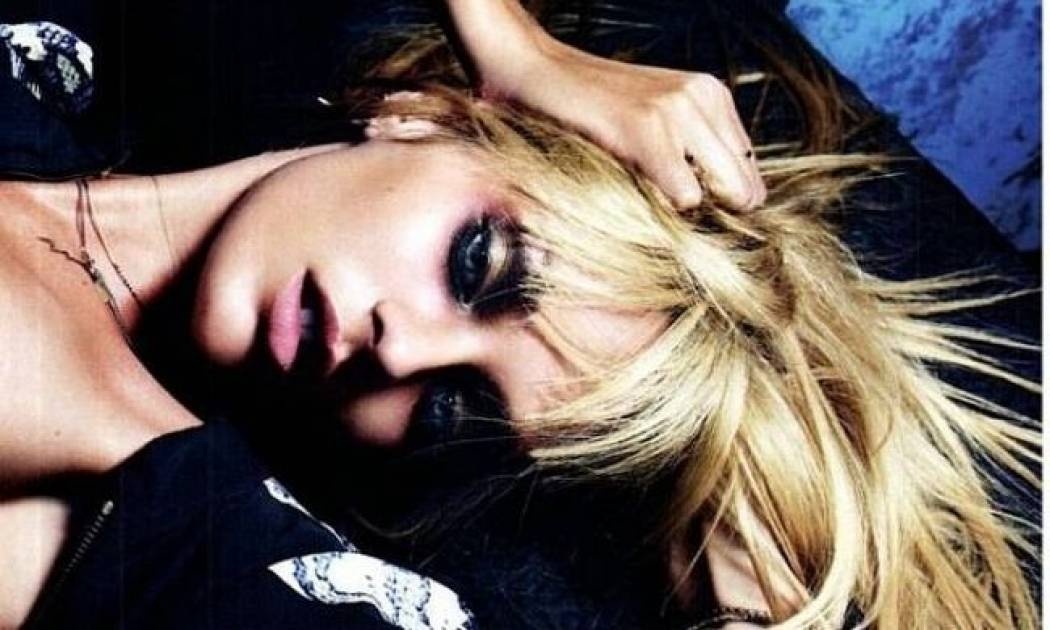 Η τόπλες Candice