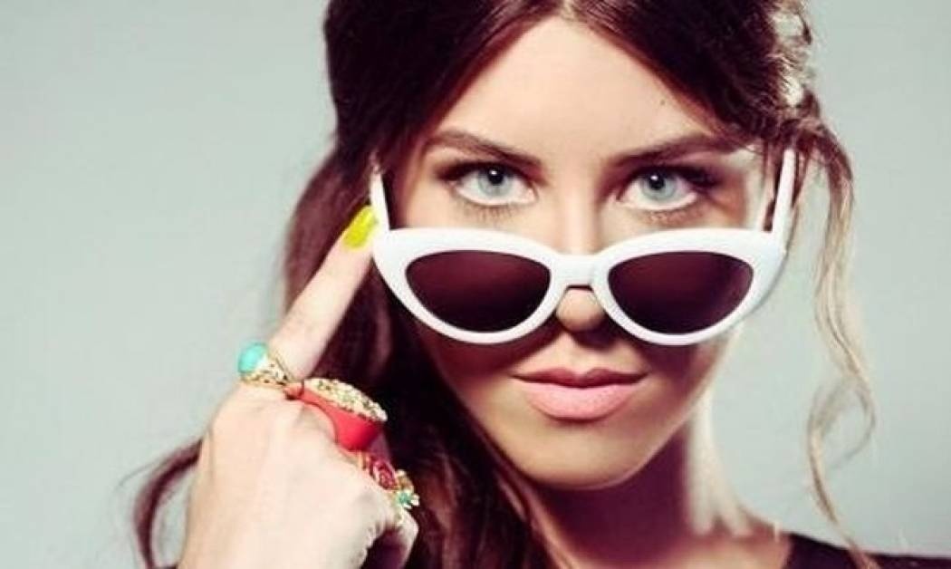 Και η Demy στο πλευρό του Σάκη Ρουβά