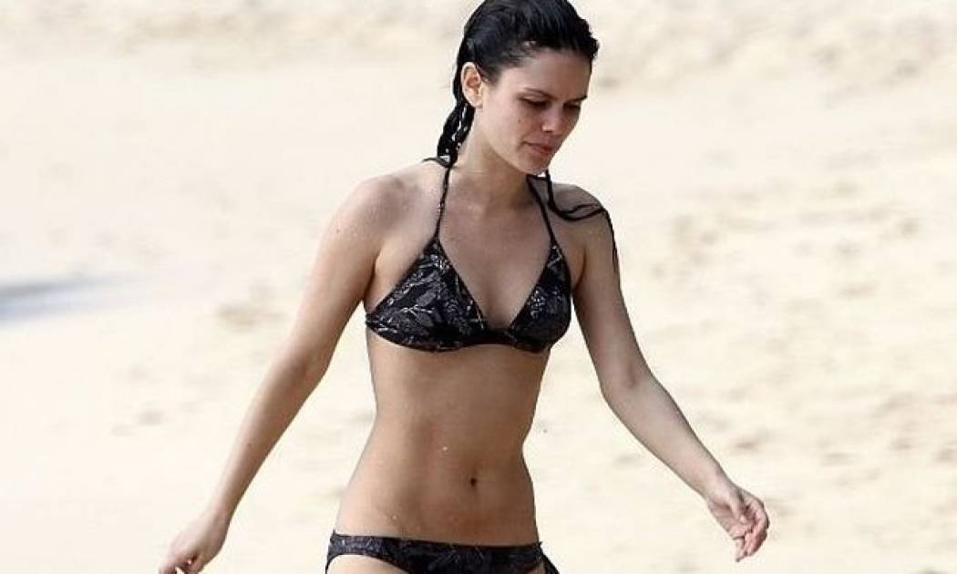 Η Ρέιτσελ Μπίλσον στην παραλία