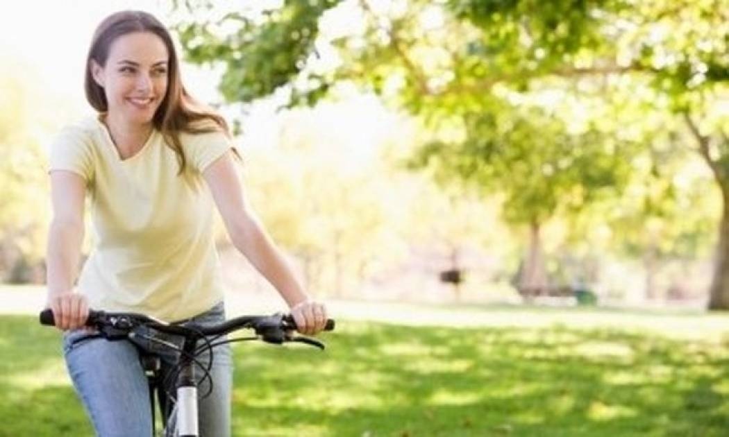 Στο ποδήλατο κορίτσια