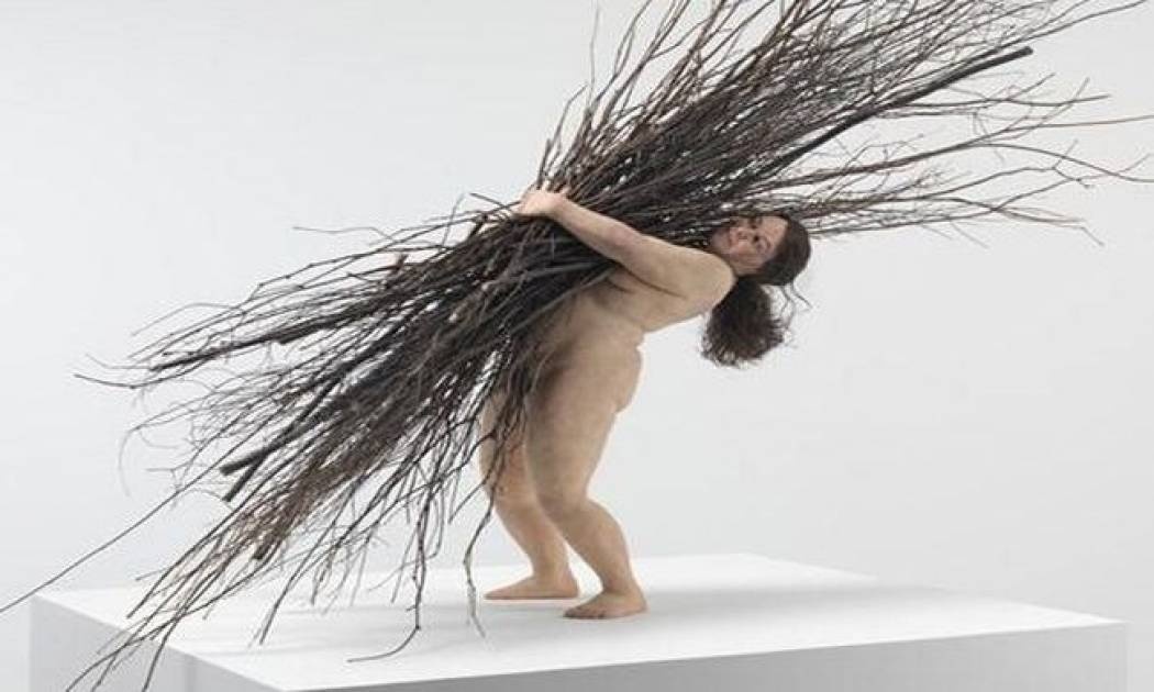 Τα σουρεαλιστικά αγαλματίδια του Ron Mueck