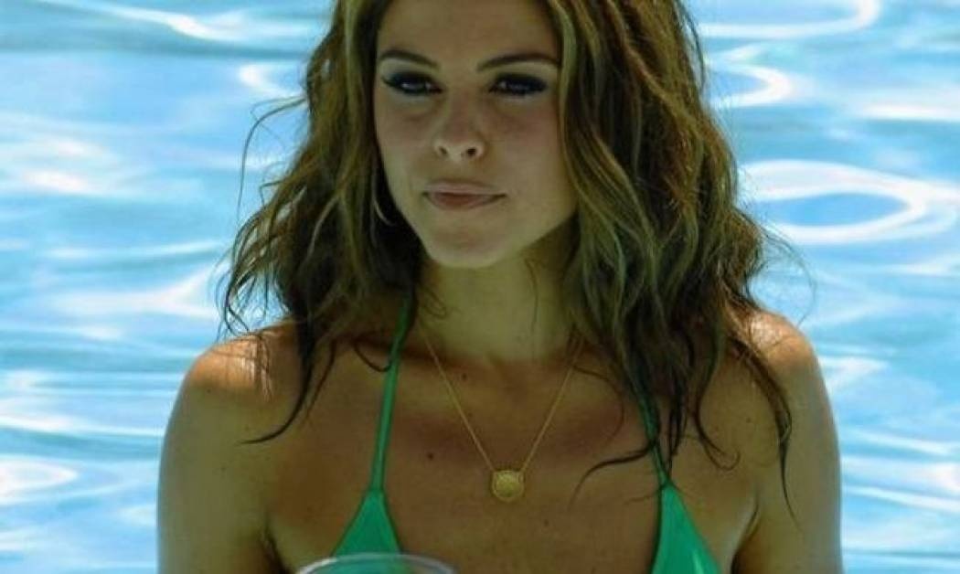 Hot: Maria Menounos σέξι στην πισίνα