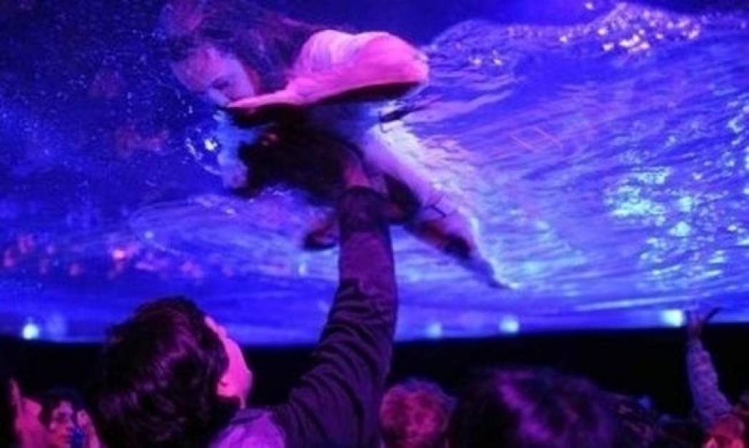 FUERZA BRUTA Look Up! Μια μοναδική παράσταση που δεν πρέπει να χάσετε