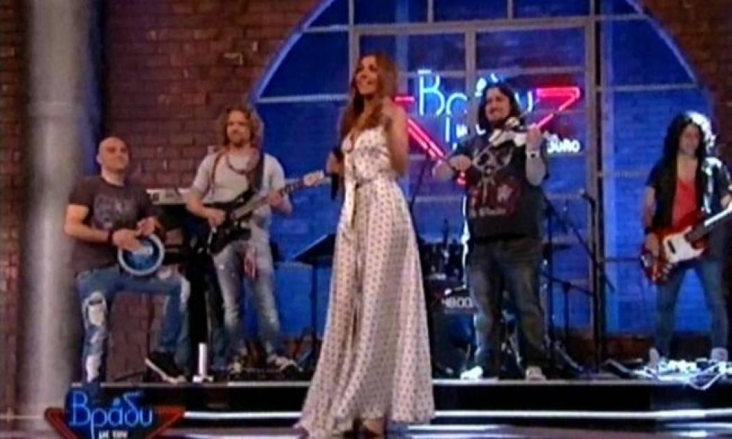 Η Δέσποινα Βανδή τραγούδησε live στο «Βράδυ»