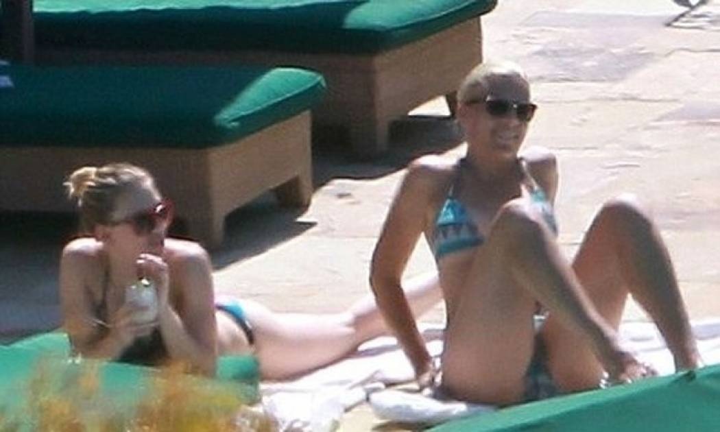 Scarlett Johansson – Bussy Phillips: Οι καμπύλες εν δράσει