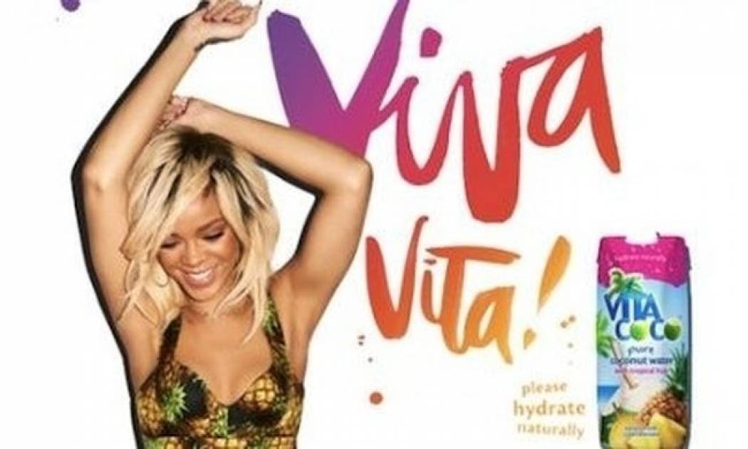 Τι βάζει στο νερό της η Rihanna;