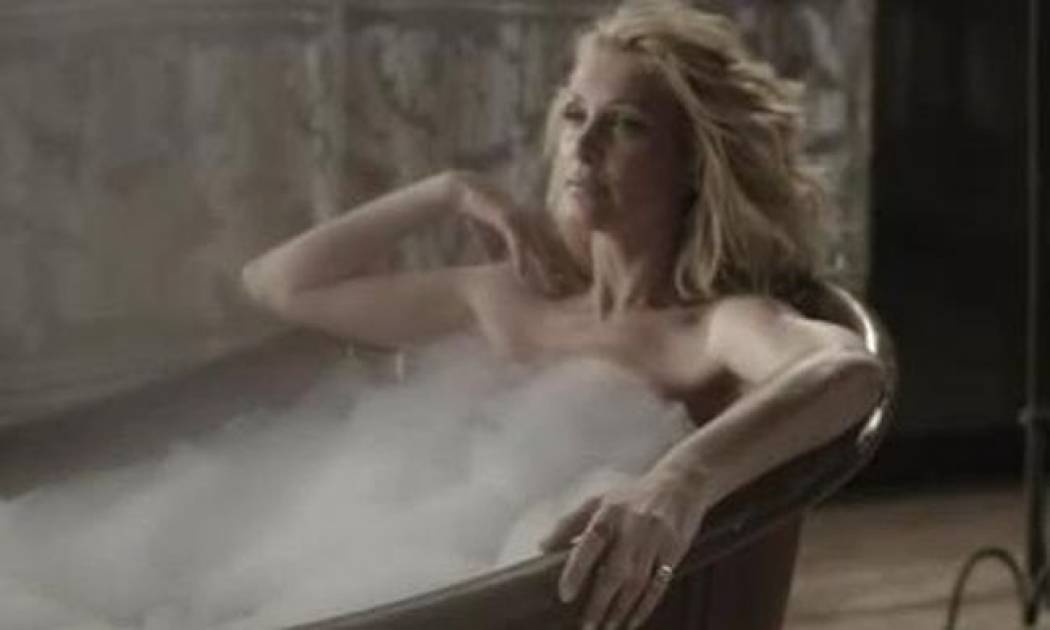 Νατάσα Θεοδωρίδου: Γυμνή στην μπανιέρα!