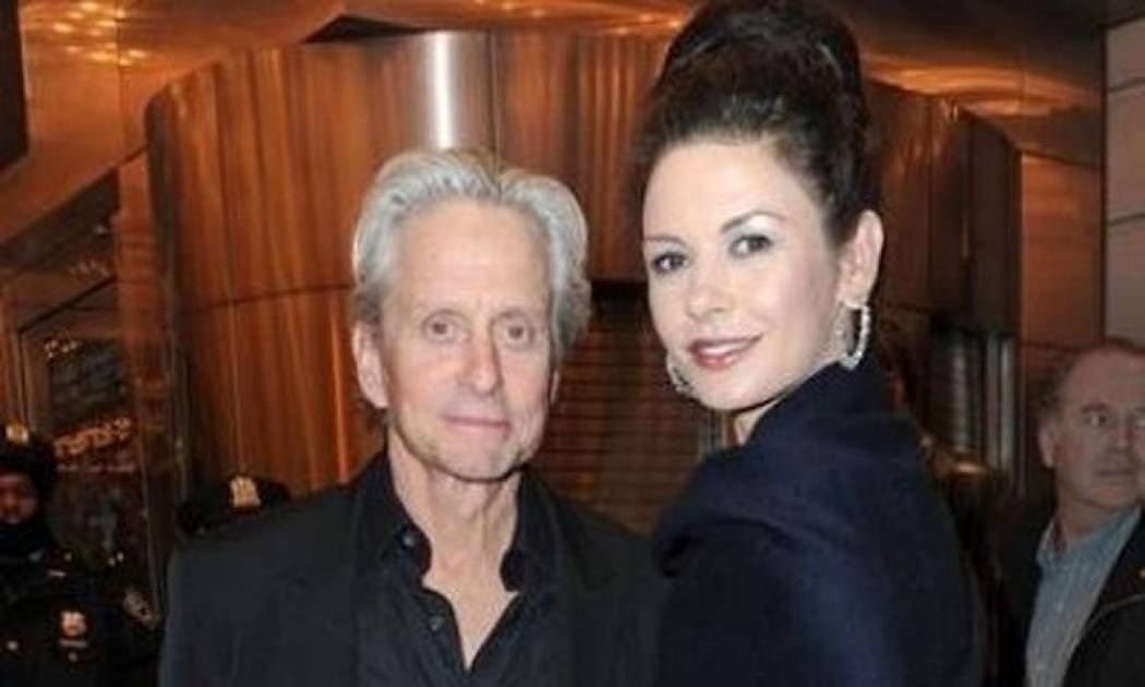 Μichael Douglas που πας με τη ζαρτιέρα;