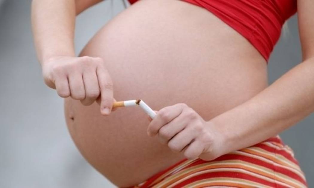 Έρευνα: Το κάπνισμα κατά την εγκυμοσύνη ένοχο για στραβισμό στα παιδιά