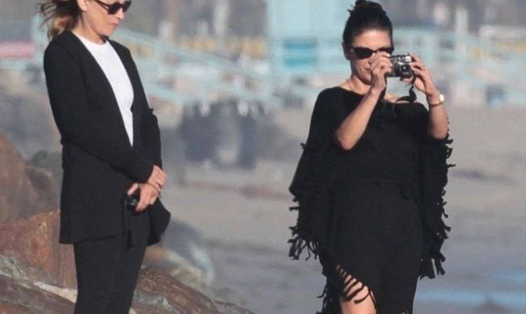 Catherine Zeta Jones: Με τα παιδιά της στην παραλία