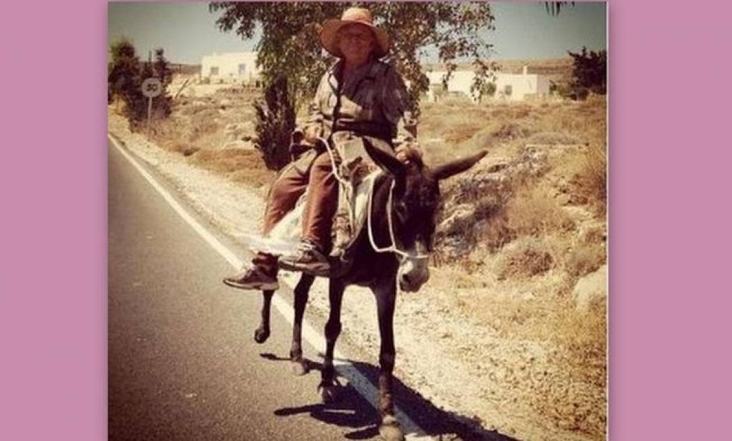 Ποιος Έλληνας τραγουδιστής ανέβασε αυτή τη φωτογραφία στο twitter; (φωτό)