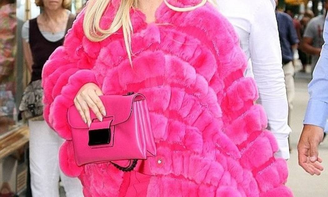 Καλά, δεν βράζεις με τέτοια ζέστη;