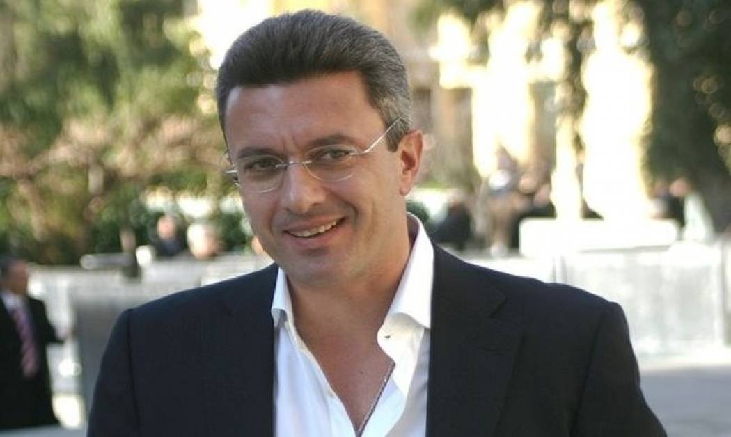 Νίκος Χατζηνικολάου: Απαντά ανοιχτά για το  πού σκέφτεται να κάνει δελτίο του χρόνου