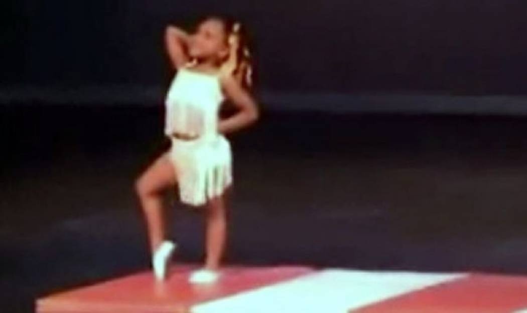 Βίντεο: Απίστευτη χορεύτρια, ετών 4!