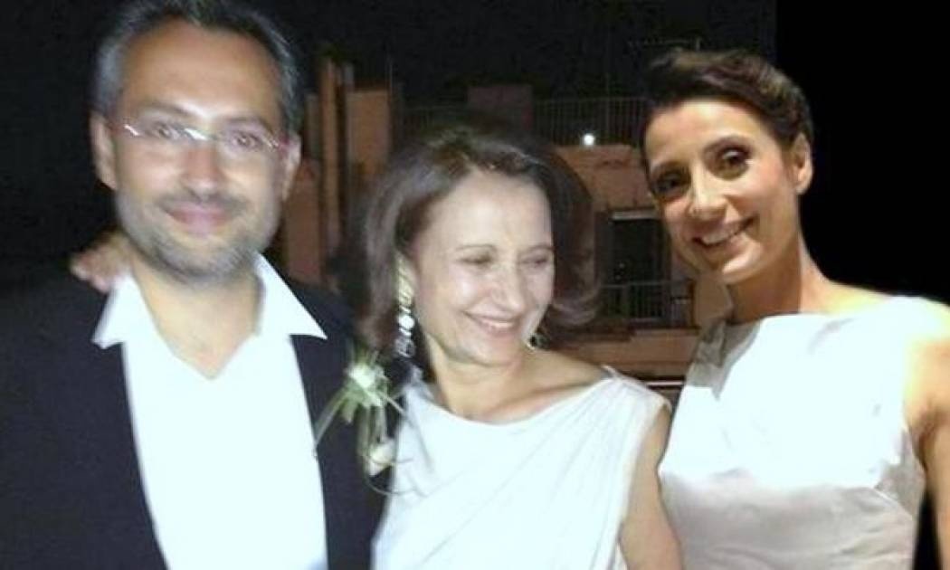 Συντετριμμένη η Ευδοκία Ρουμελιώτη στο τελευταίο αντίο στη μητέρα της!