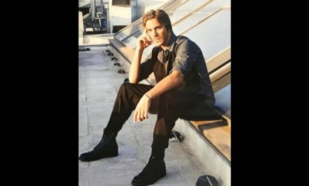 Νίκος Οικονομόπουλος: «Εννοείται»