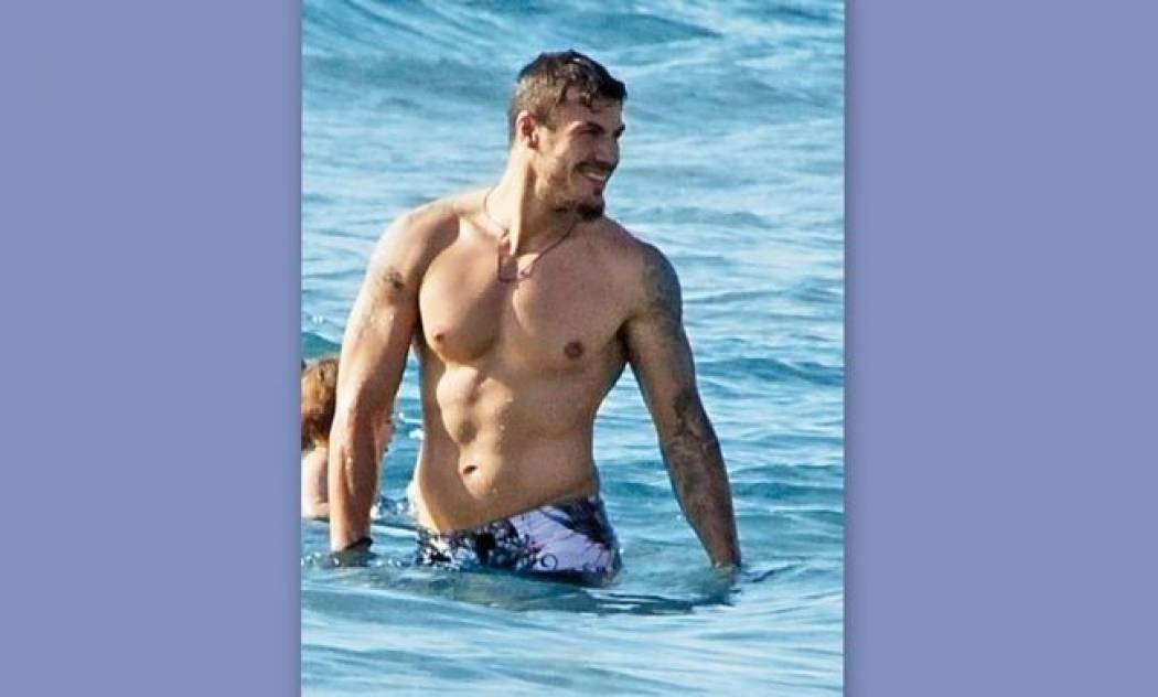 Άκης Πετρετζίκης: «Δεν πάω στο γυμναστήριο για να κάνω σώμα»