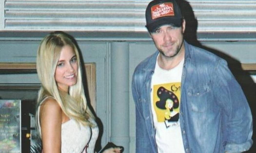 Νομικού-Χολίδης: Η φθινοπωρινή τους βόλτα στη Βουλιαγμένη!