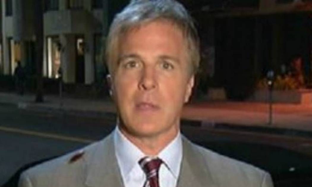 Βίντεο: Μια κατσαρίδα πάνω στον ρεπόρτερ! Πως αντέδρασε;