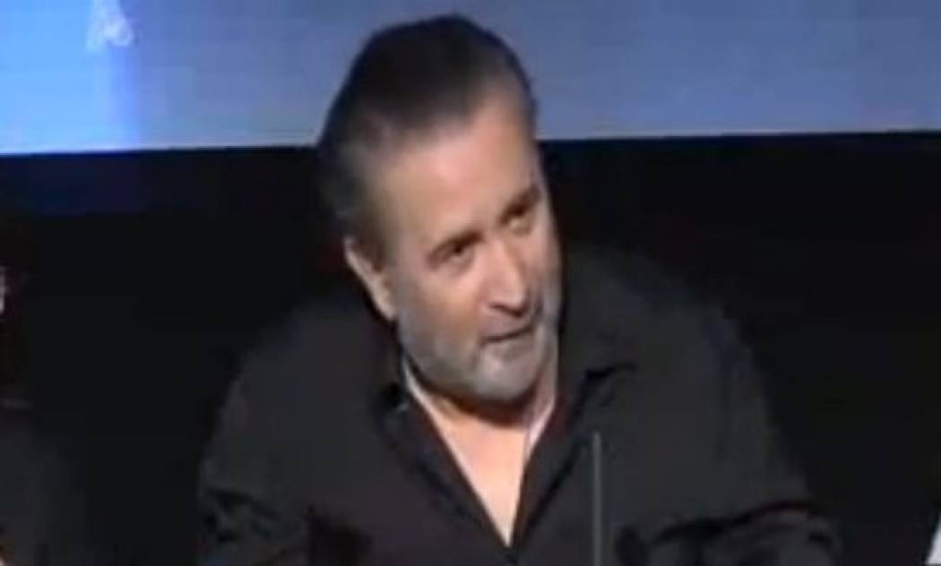 Λάκης Λαζόπουλος: «Σε αυτή τη δύσκολη στιγμή η τέχνη μπορεί να κάνει πολύ ουσιαστικά πράγματα»