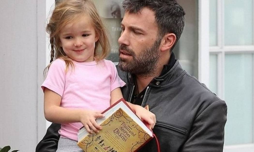 Η Seraphina Affleck… διαβάζει Dickens!