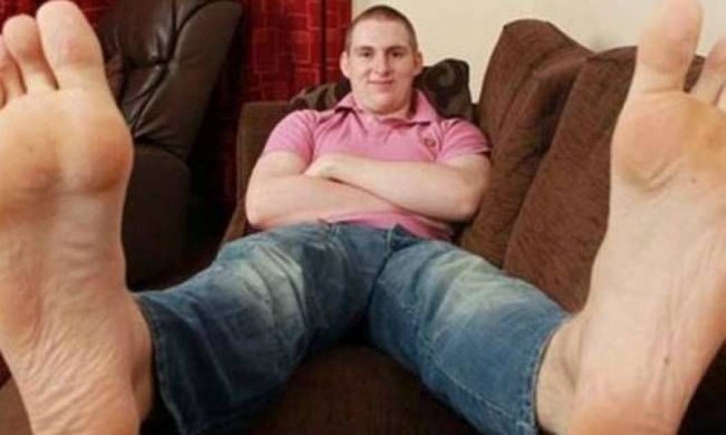 Ο άνθρωπος με τις μεγαλύτερες πατούσες στον κόσμο (pics)