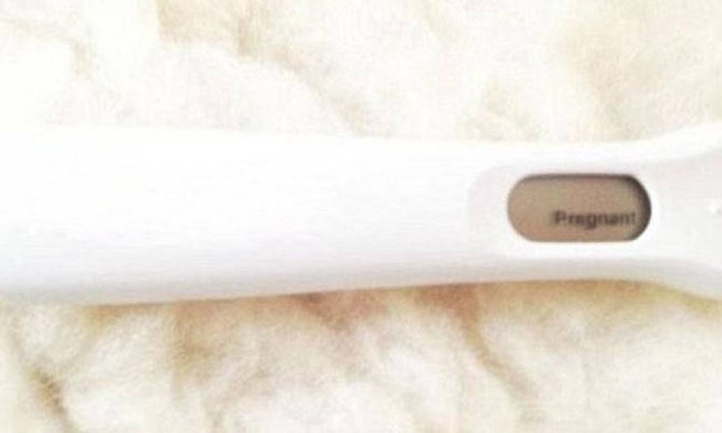 Πόσταρε το τεστ της εγκυμοσύνης της στο twitter!