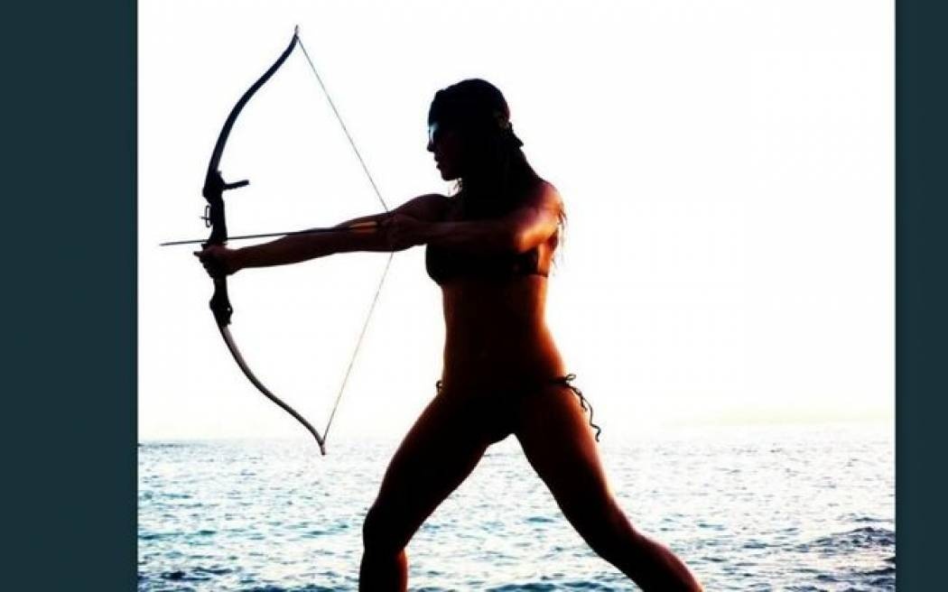 Ρίχνει τα βέλη της η…