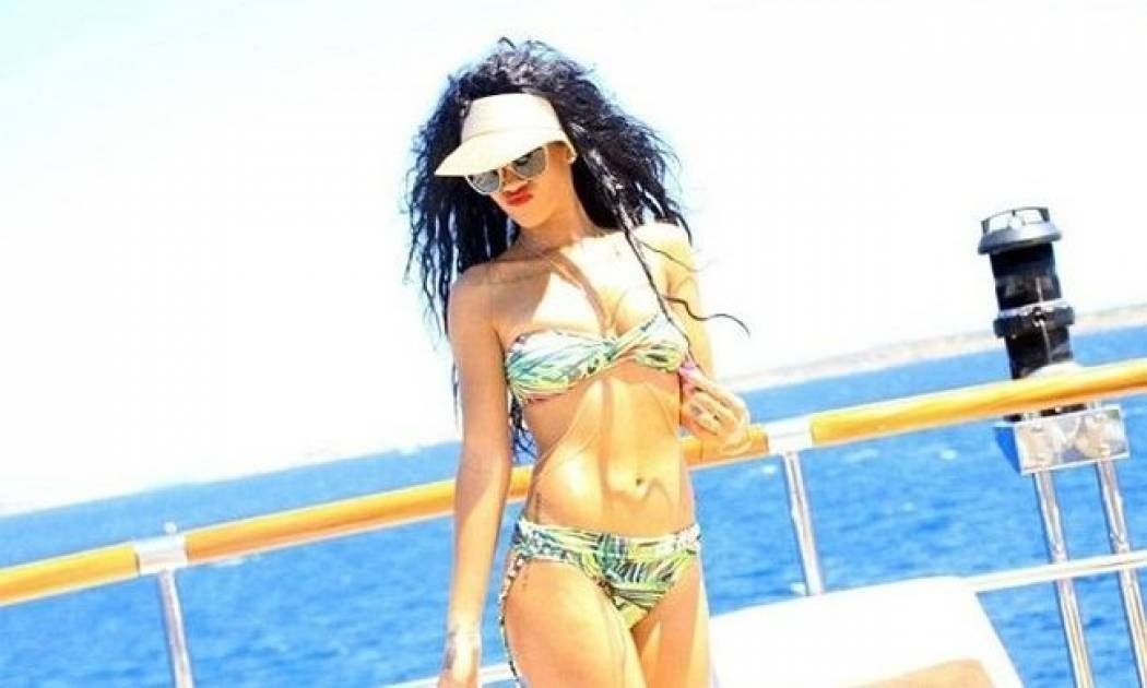 Το φωτογραφικό και σέξι άλμπουμ της Rihanna από τις διακοπές της!