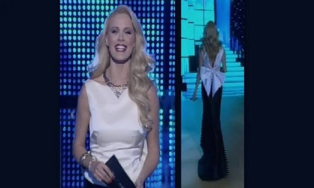 Ζέτα Μακρυπούλια: Εκθαμβωτική στο εορταστικό live