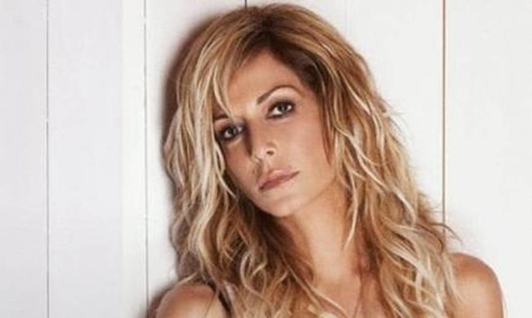 Ποιος παρουσιαστής του Alpha τραγουδά Παντελίδη στην Άννα Βίσση;