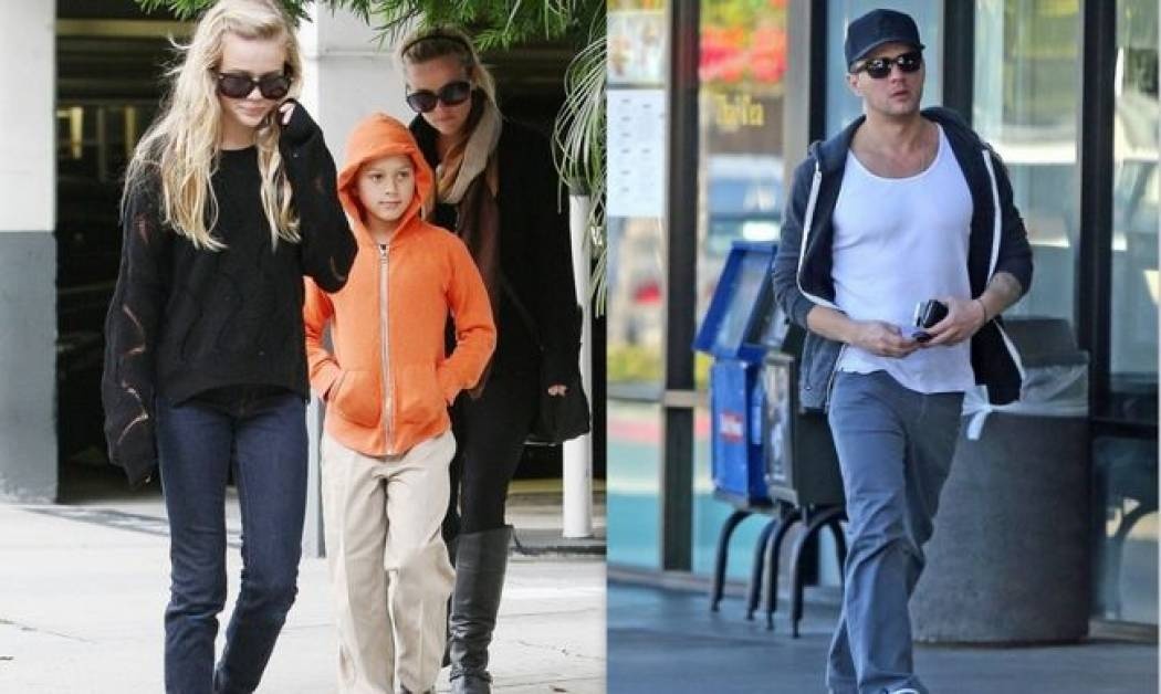 Η Reese Witherspoon βόλτα με τα παιδιά τους κι ο Ryan Phillippe για φαγητό με την παρέα του