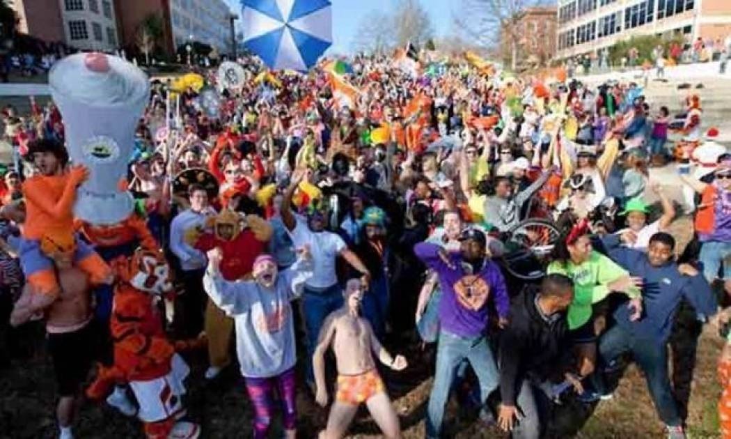 Harlem Shake: Η νέα μανία ξεκινάει από μια... κωλοτερορίτα