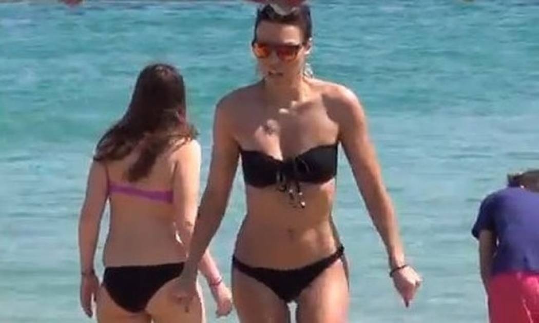 Οι πρώτες βουτιές της Σίσσυς Φειδά στη Μύκονο!