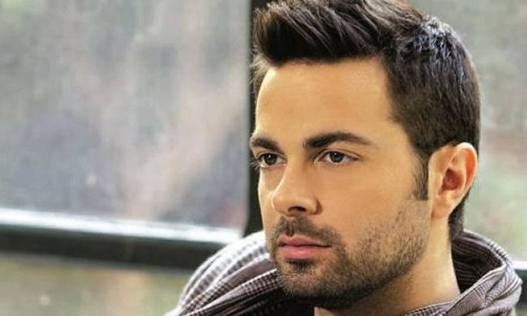 Ηλίας Βρεττός: “Δεν ενδιαφέρει κανέναν τι κάνω στο κρεβάτι μου”