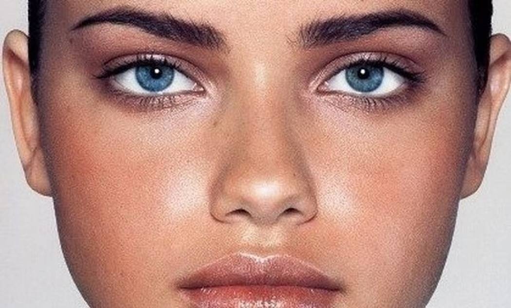 Σακούλες και πρήξιμο κάτω από τα μάτια; Ιδού πώς θα τα εξαφανίσετε!