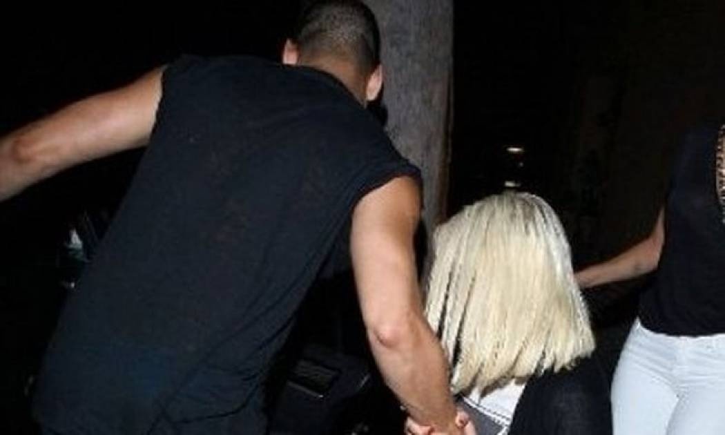 Ποια star κυλιέται στα... πεζοδρόμια έπειτα από ξέφρενο clubbing;