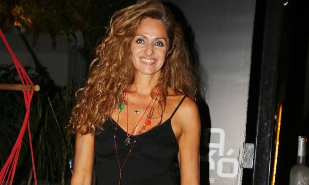 Βίκυ Κουλιανού: Μιλά για τον πρώτο της γάμο στα δεκαεπτά και τις τέσσερις προτάσεις!