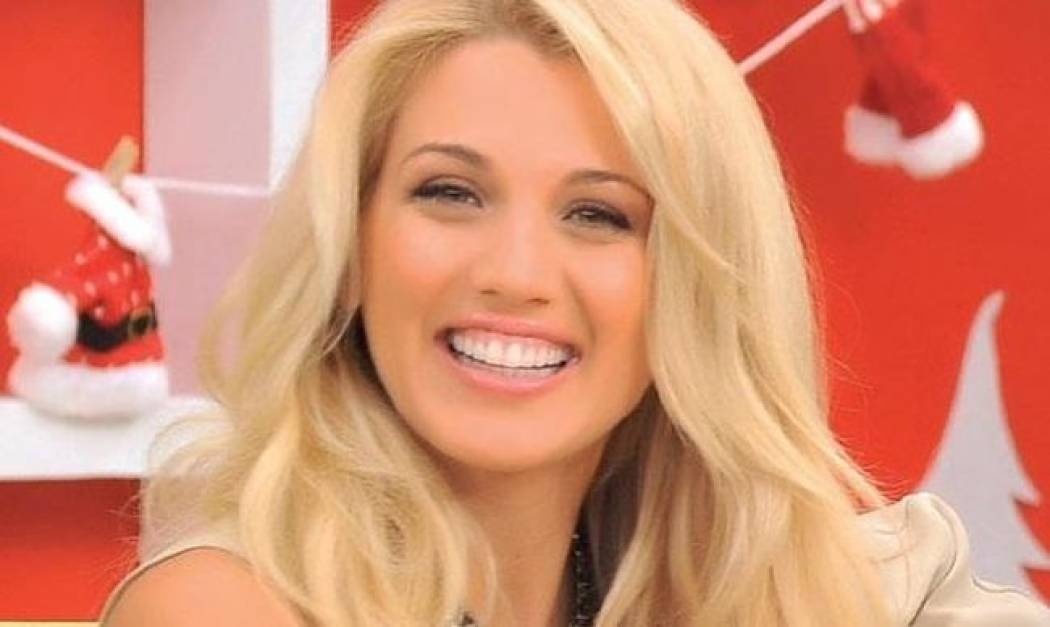 Η Κωνσταντίνα Σπυροποπούλου, το «καυτό» σορτσάκι και το «φονικό βαφτιστήρι» της!