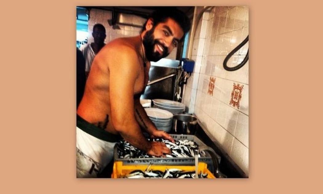 «Έβρεξε» γαύρο στο beach bar του Σκορδάλη